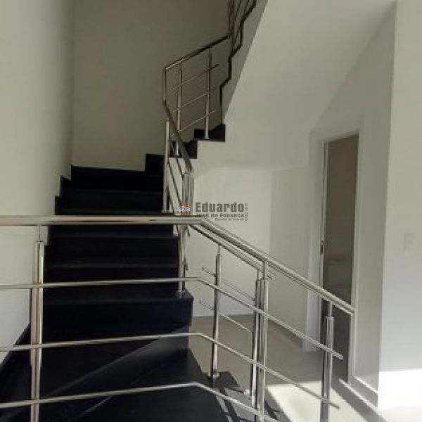 SOBRADO GEMINADO  03 SUTES NO VILA NOVA.