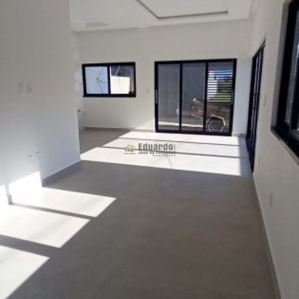 SOBRADO GEMINADO  03 SUTES NO VILA NOVA.