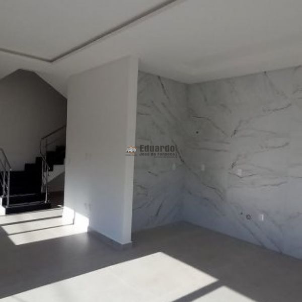 SOBRADO GEMINADO  03 SUTES NO VILA NOVA.