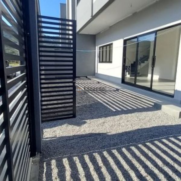 SOBRADO GEMINADO  03 SUTES NO VILA NOVA.