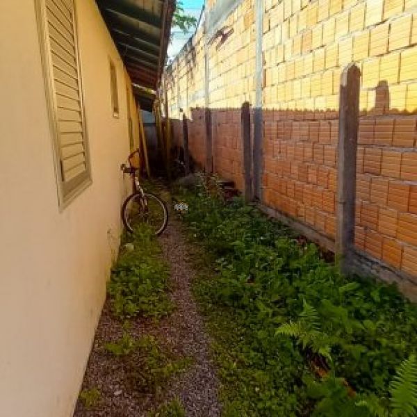 CASA NO CENTRO DE PORTO BELO COM 03 DORM.