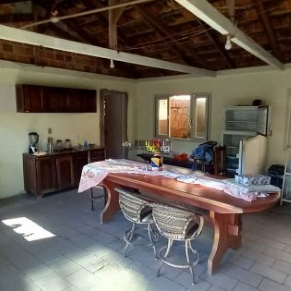 CASA NO CENTRO DE PORTO BELO COM 03 DORM.