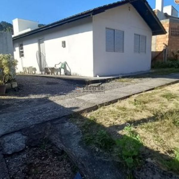 CASA NO CENTRO DE PORTO BELO COM 03 DORM.