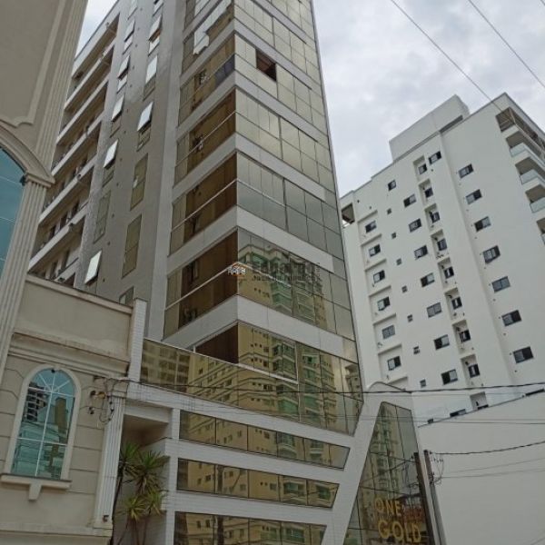 APARTAMENTOS 03 SUTES NA MEIA PRAIA