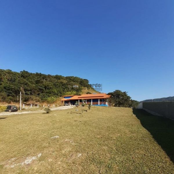 CASA EM STIO COM REA DE 10MIL M.