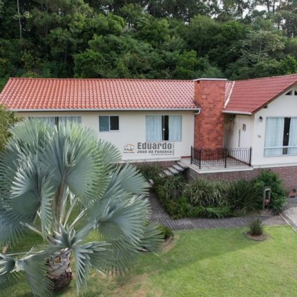 CASA NO CENTRO DE PORTO BELO