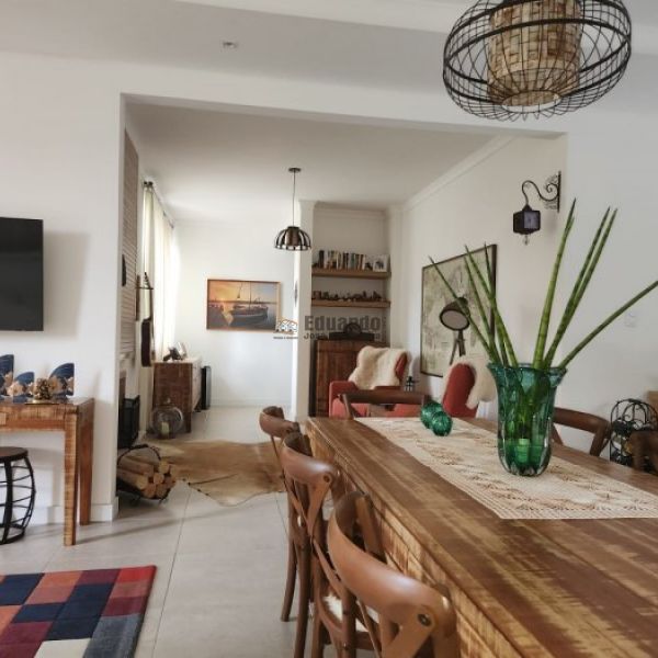 CASA NO CENTRO DE PORTO BELO