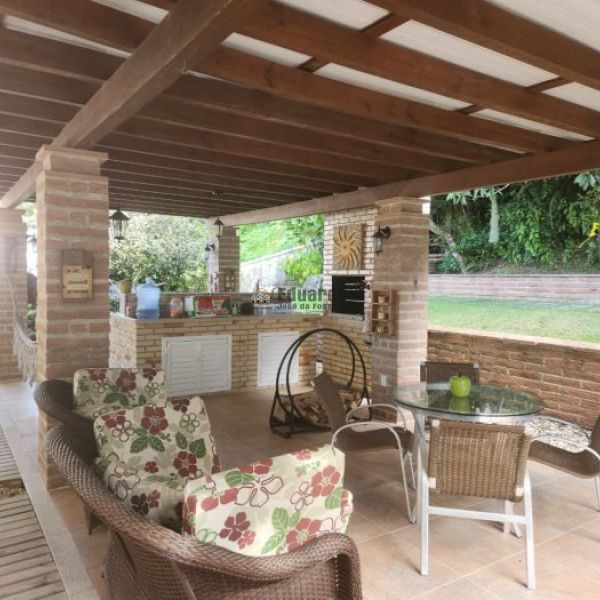 CASA NO CENTRO DE PORTO BELO