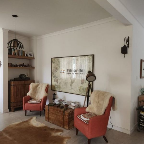 CASA NO CENTRO DE PORTO BELO