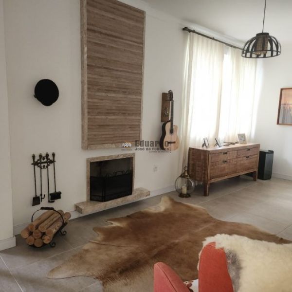 CASA NO CENTRO DE PORTO BELO