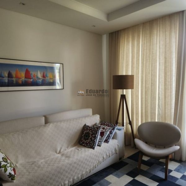 CASA NO CENTRO DE PORTO BELO