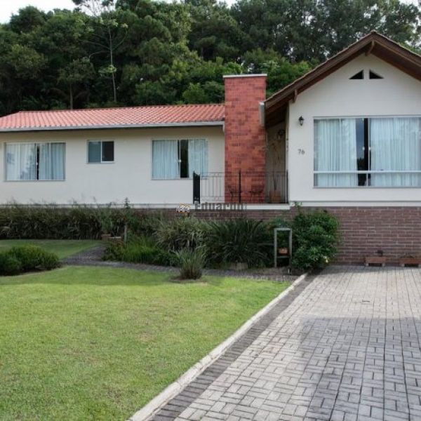 CASA NO CENTRO DE PORTO BELO