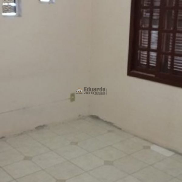 CASA COM 03 DORMITRIOS NO CENTRO DE PORTO BELO