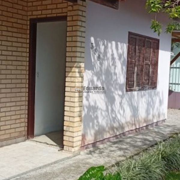 CASA COM 03 DORMITRIOS NO CENTRO DE PORTO BELO