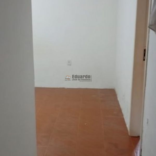 CASA COM 03 DORMITRIOS NO CENTRO DE PORTO BELO