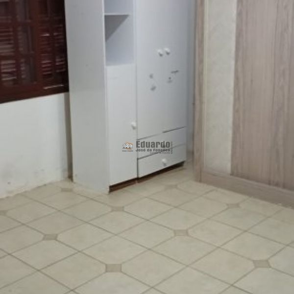 CASA COM 03 DORMITRIOS NO CENTRO DE PORTO BELO