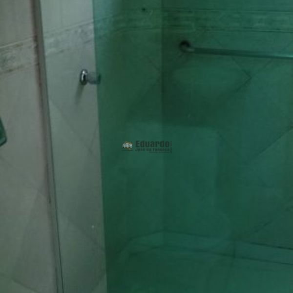 CASA COM 03 DORMITRIOS NO CENTRO DE PORTO BELO