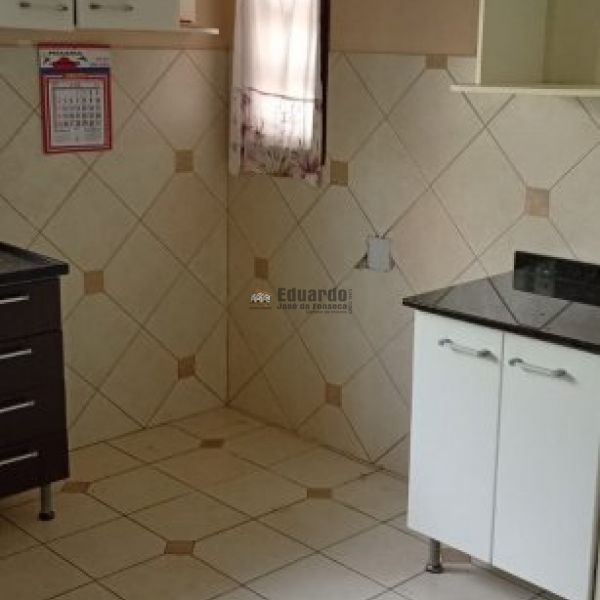 CASA COM 03 DORMITRIOS NO CENTRO DE PORTO BELO