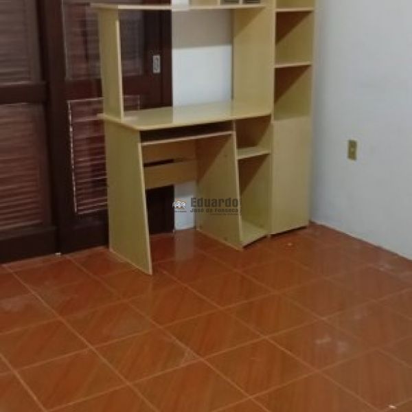 CASA COM 03 DORMITRIOS NO CENTRO DE PORTO BELO