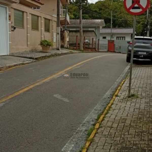 CASA A POUCOS METROS DA PRAIA ARA�A