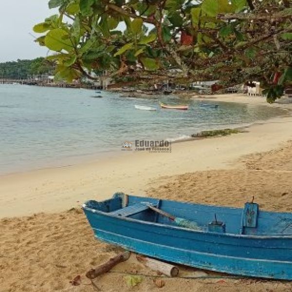 CASA A POUCOS METROS DA PRAIA ARA�A