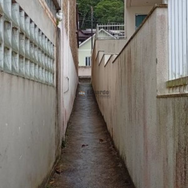 CASA A POUCOS METROS DA PRAIA ARA�A