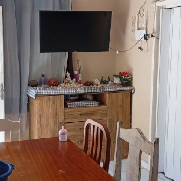 CASA A POUCOS METROS DA PRAIA ARA�A