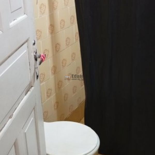 CASA A POUCOS METROS DA PRAIA ARA�A