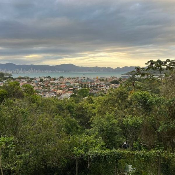 CASA COM VISTA PARA  BAIA DE PORTO BELO
