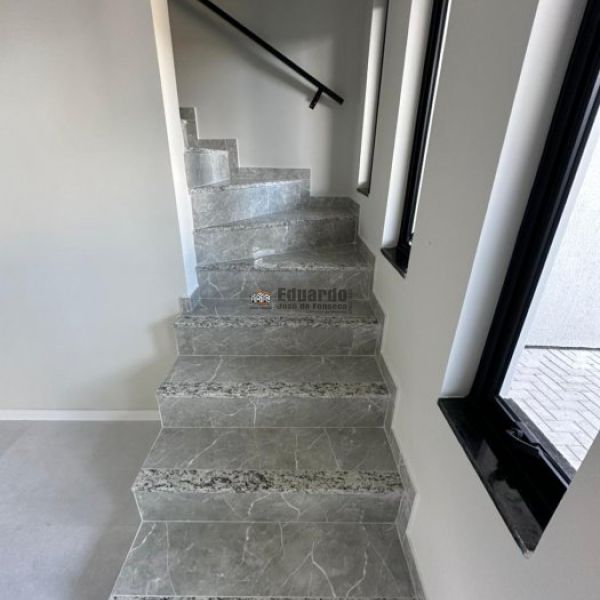 SOBRADO GEMINADO PR�XIMO AO VIVA PARK