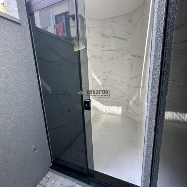 SOBRADO GEMINADO PR�XIMO AO VIVA PARK