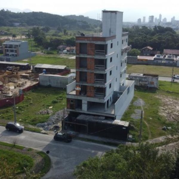 APARTAMENTO 02 SU�TES EM REGI�O TRANQUILA.