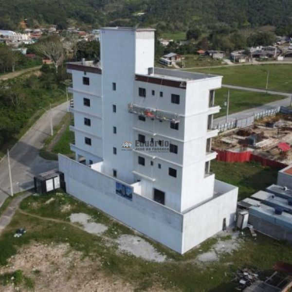 APARTAMENTO 02 SU�TES EM REGI�O TRANQUILA.