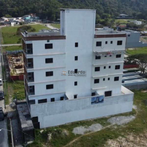 APARTAMENTO 02 SU�TES EM REGI�O TRANQUILA.