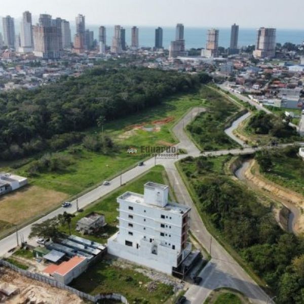 APARTAMENTO 02 SU�TES EM REGI�O TRANQUILA.