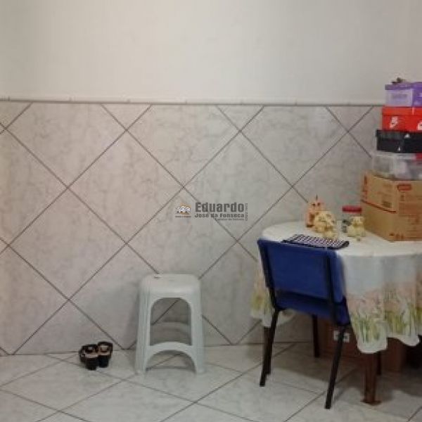 CASA COM 03 DORMIT�RIOS EM PORTO BELO