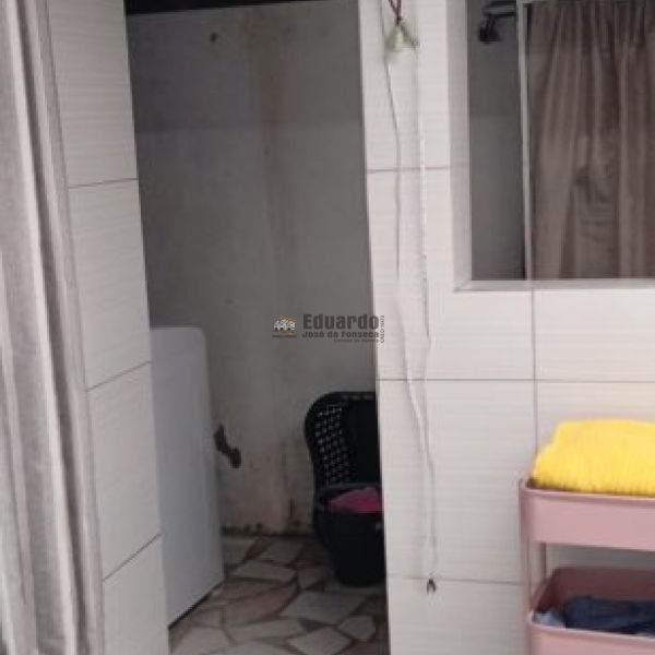 CASA COM 03 DORMIT�RIOS EM PORTO BELO