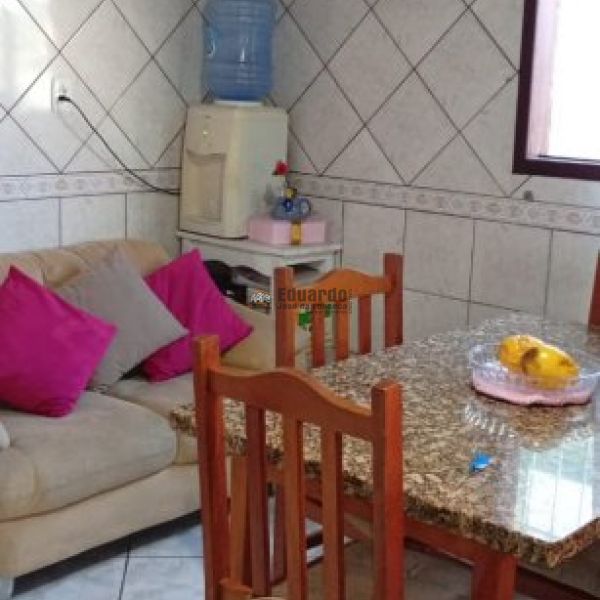 CASA COM 03 DORMIT�RIOS EM PORTO BELO