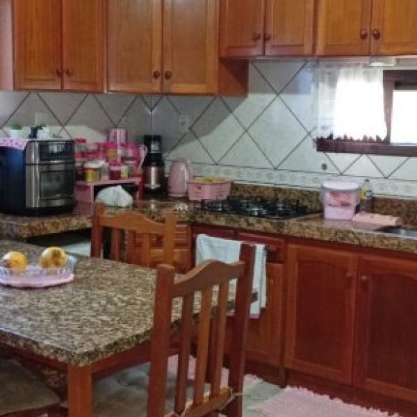 CASA COM 03 DORMIT�RIOS EM PORTO BELO