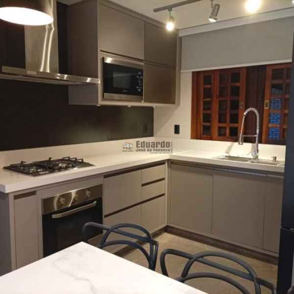 LINDA CASA COM 04 DORMIT�RIOS E MOBILIADA CENTRO D