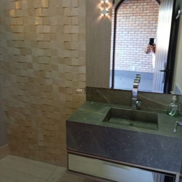 LINDA CASA COM 04 DORMIT�RIOS E MOBILIADA CENTRO D