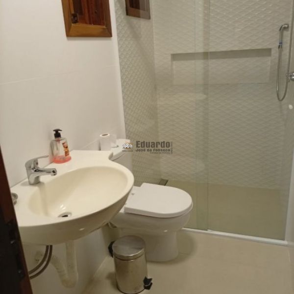 LINDA CASA COM 04 DORMIT�RIOS E MOBILIADA CENTRO D