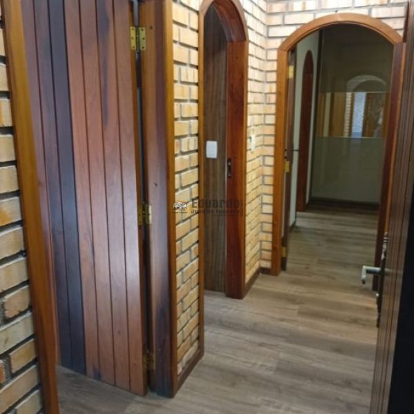 LINDA CASA COM 04 DORMIT�RIOS E MOBILIADA CENTRO D