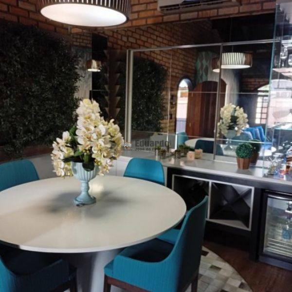 LINDA CASA COM 04 DORMIT�RIOS E MOBILIADA CENTRO D