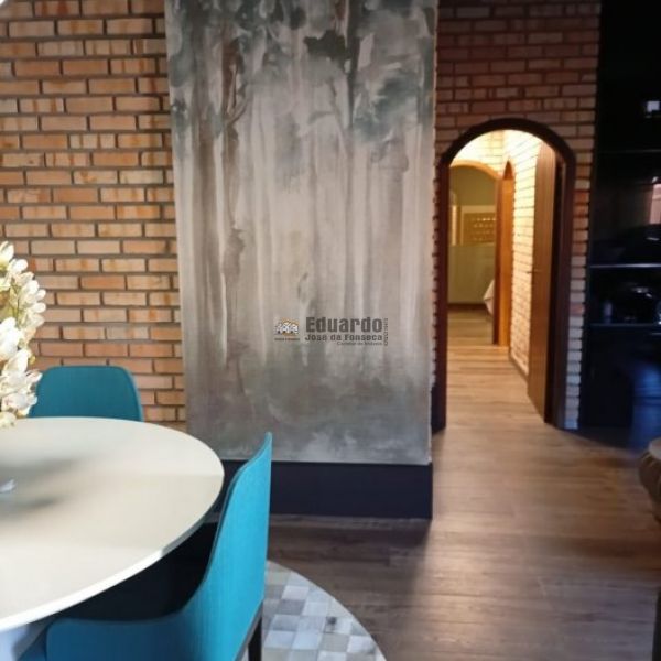 LINDA CASA COM 04 DORMIT�RIOS E MOBILIADA CENTRO D