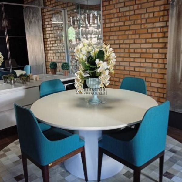 LINDA CASA COM 04 DORMIT�RIOS E MOBILIADA CENTRO D