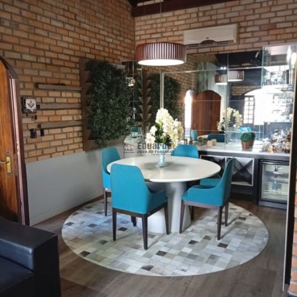 LINDA CASA COM 04 DORMIT�RIOS E MOBILIADA CENTRO D