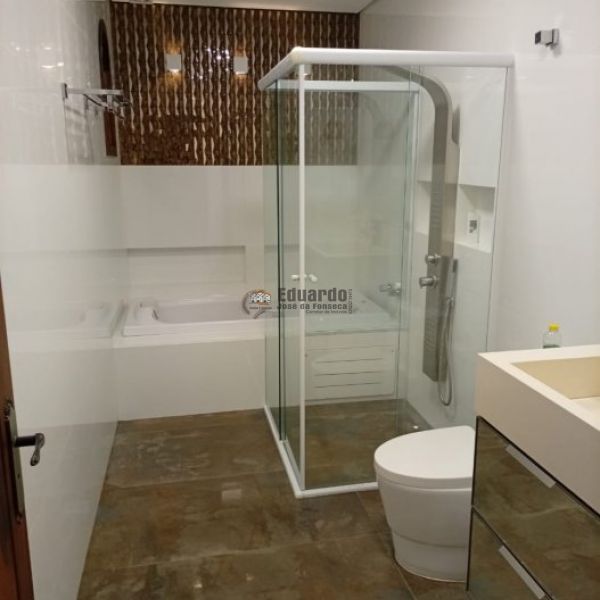 LINDA CASA COM 04 DORMIT�RIOS E MOBILIADA CENTRO D