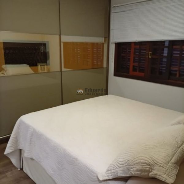 LINDA CASA COM 04 DORMIT�RIOS E MOBILIADA CENTRO D