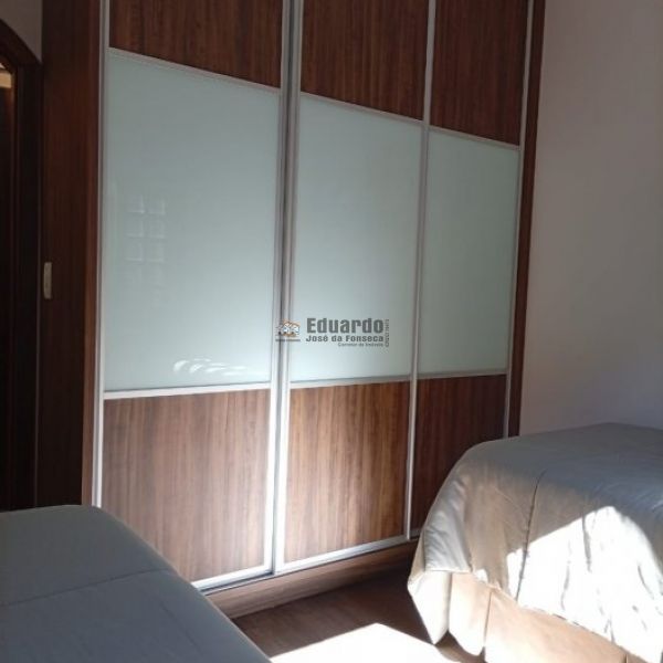 LINDA CASA COM 04 DORMIT�RIOS E MOBILIADA CENTRO D